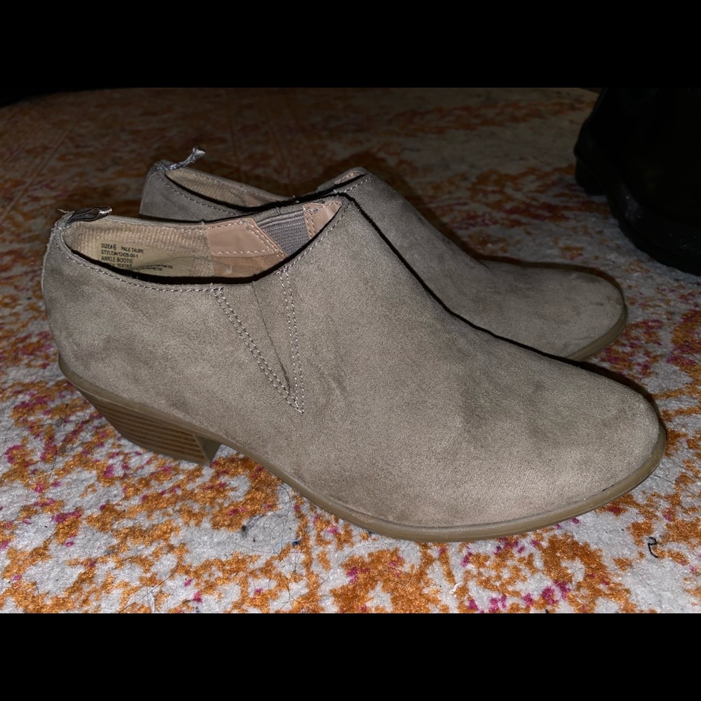 Gap beige suede booties women’s size 6